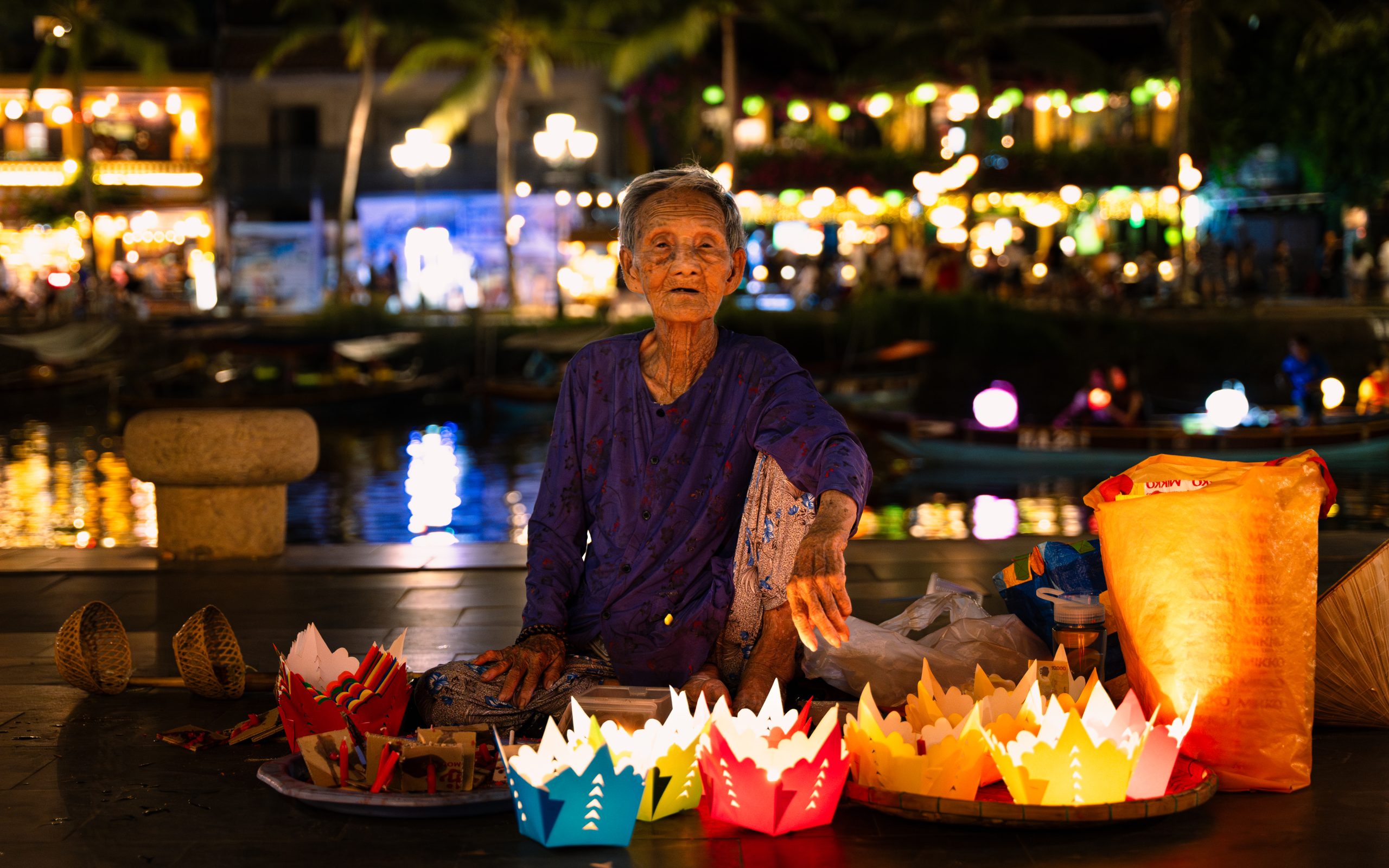 « Les lumières de la ville » - Hội An, Vietnam (centre), 2024.