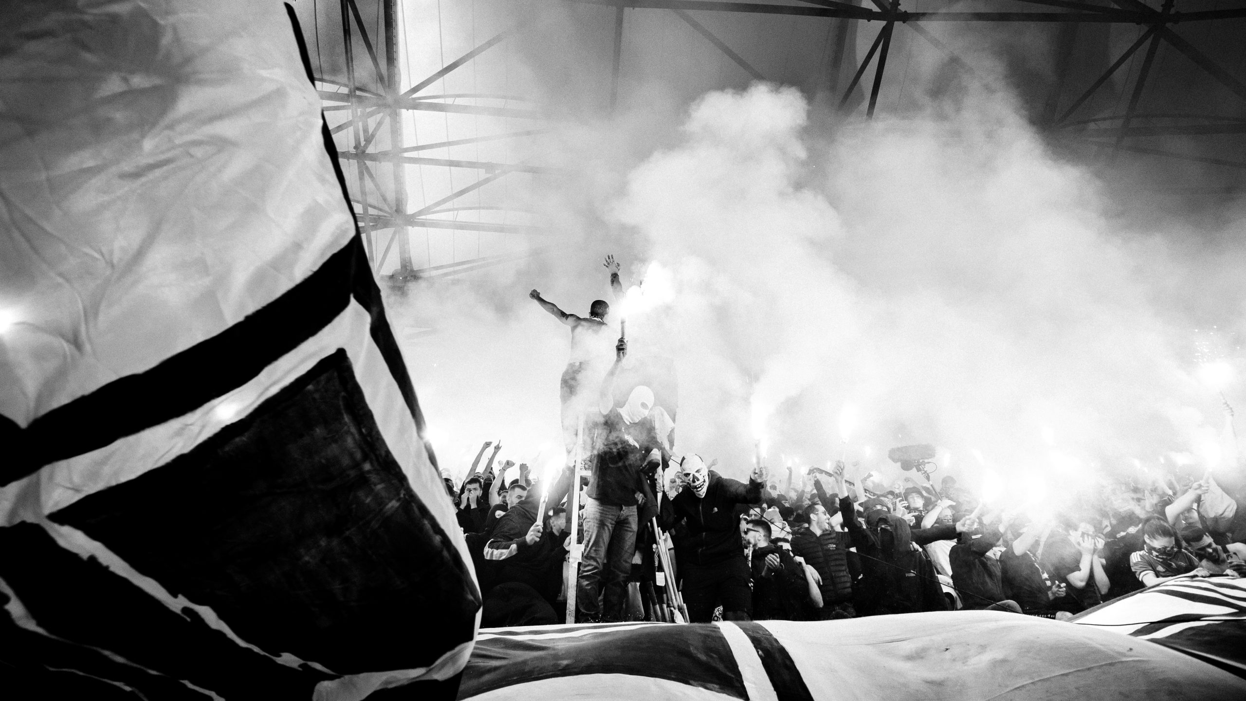 « Ensemble, nous vaincrons » - Orange Vélodrome, Marseille, 2024.